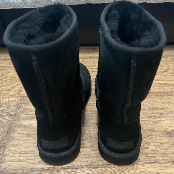 EUC! Women's UGG Classic Short II Boot 1016223 Black 100% Authentic Size 8 - Picture 2 of 7